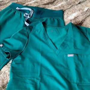FIGS green scrub top and pants